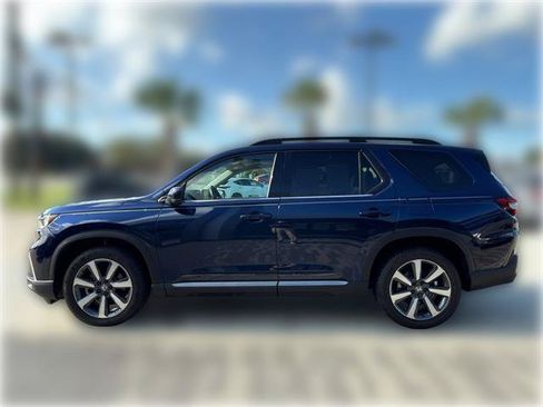 Used 2024 Honda Pilot Touring image 3