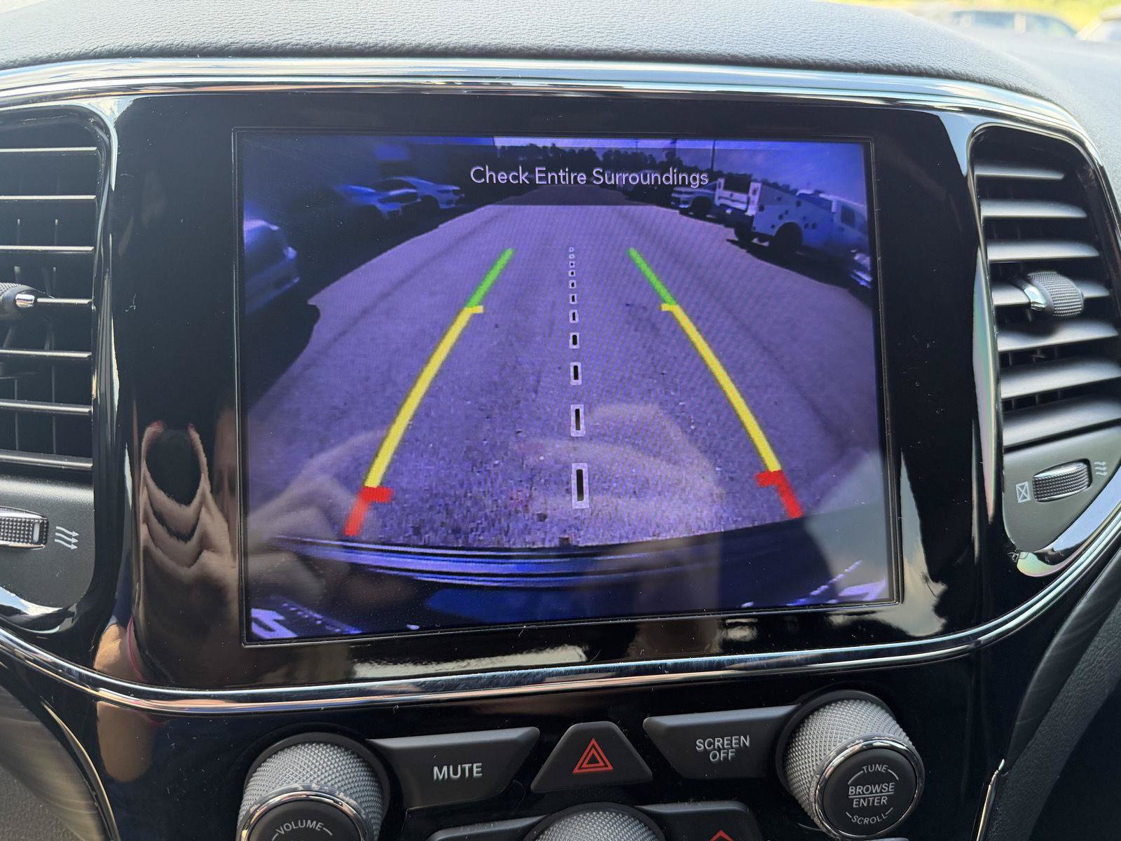 Used 2020 Jeep Grand Cherokee Altitude RWD image 12