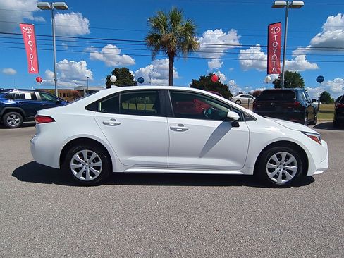 Used 2026 Toyota Corolla LE FWD image 2