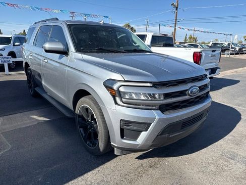 Used 2022 Ford Expedition XLT RWD image 2
