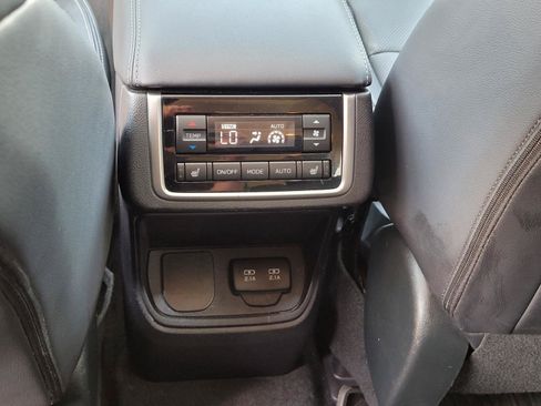 Used 2022 Subaru Ascent Limited w/ Technology Package AWD/4WD image 25