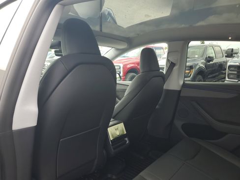 Used 2026 Tesla Model Y Long Range AWD/4WD image 16