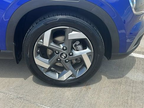 Used 2023 Hyundai Venue SEL FWD image 16
