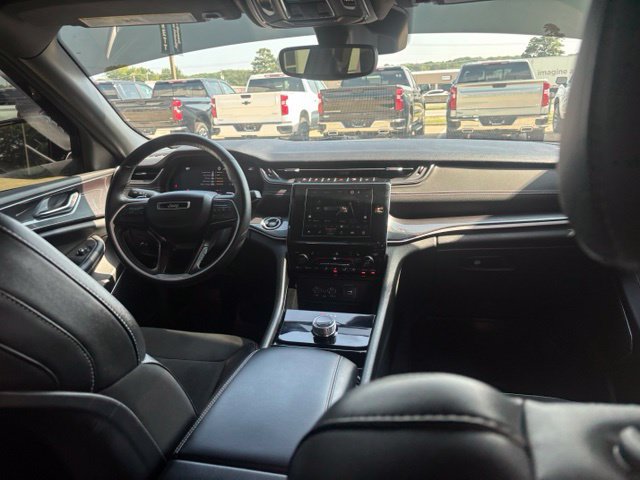 Used 2022 Jeep Grand Cherokee Altitude AWD/4WD image 13