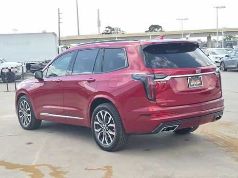 Used 2023 Cadillac XT6 Sport w/ Technology Package AWD/4WD image 4