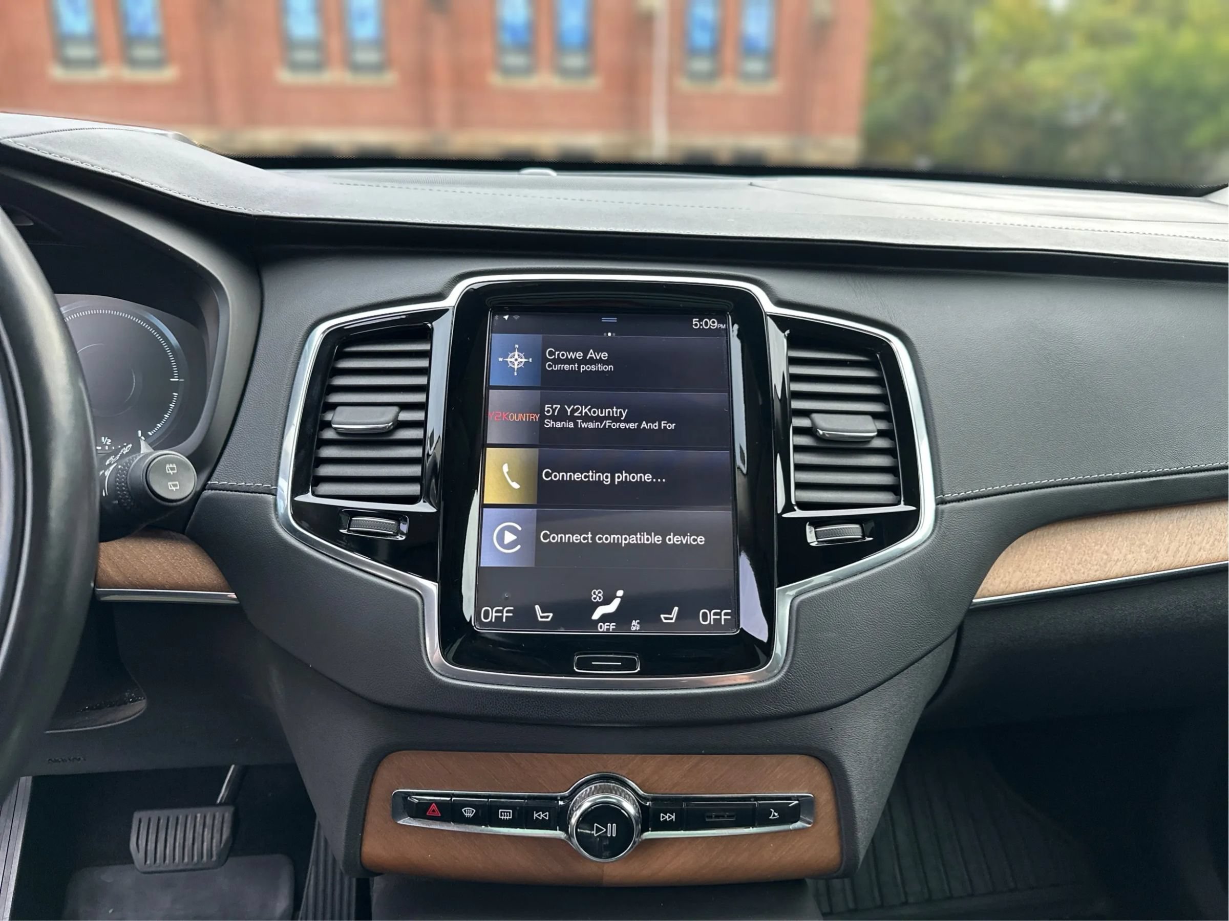 Used 2017 Volvo XC90 T8 Inscription w/ Vision Package AWD/4WD image 14