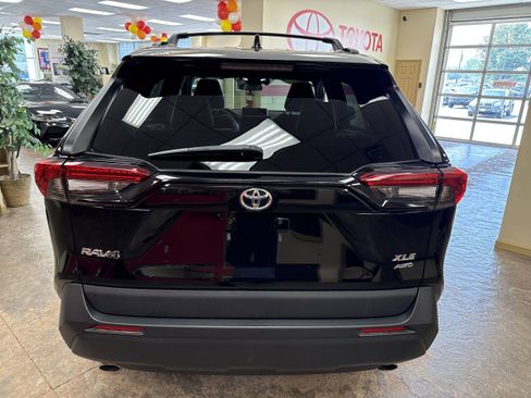 Used 2023 Toyota RAV4 XLE Premium image 10