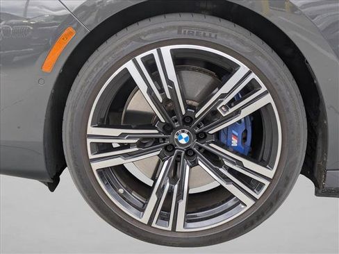 Used 2023 BMW i7 xDrive60 AWD/4WD image 9