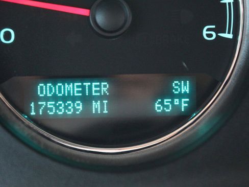 Used 2012 Chevrolet Suburban LTZ image 39