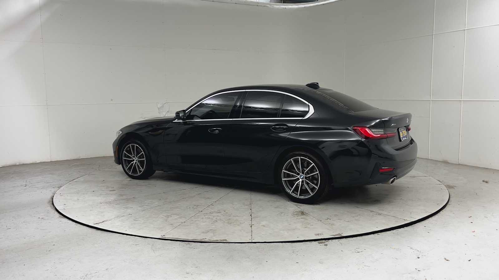 Used 2021 BMW 330i xDrive Sedan w/ Convenience Package AWD/4WD image 3