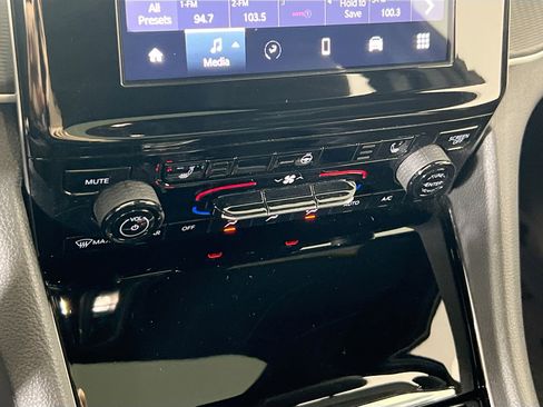 Used 2023 Jeep Grand Cherokee Altitude image 15