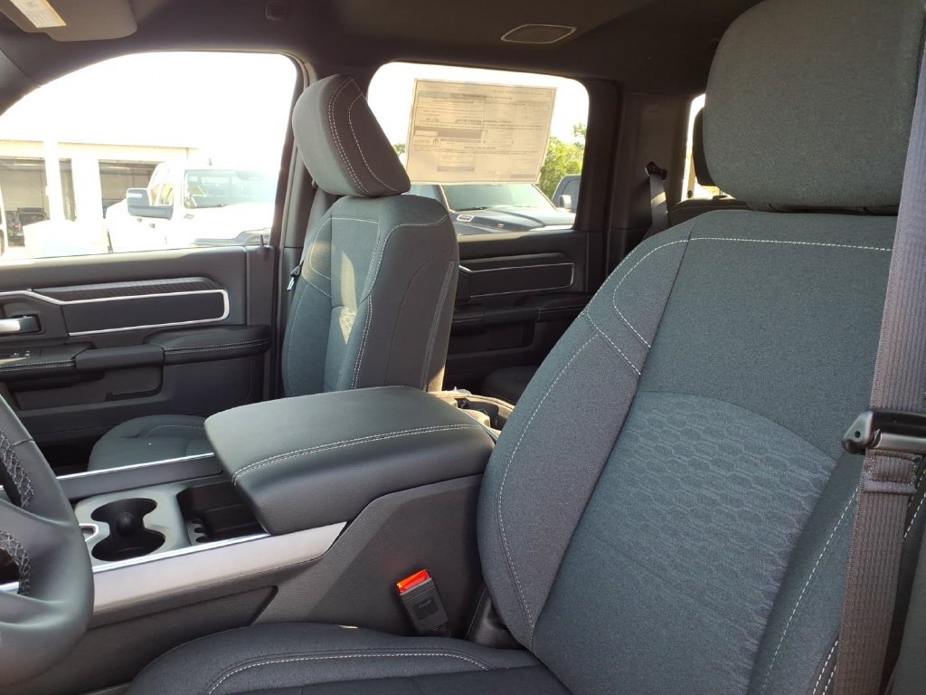 New 2026 RAM 2500 Big Horn AWD/4WD image 9