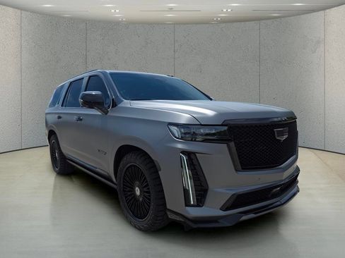 Used 2023 Cadillac Escalade V w/ LPO, ONYX Package AWD/4WD image 13
