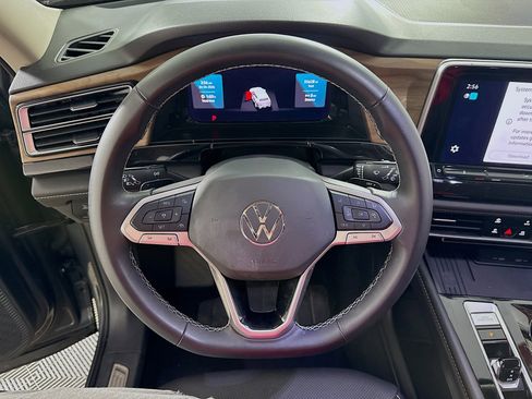 Used 2025 Volkswagen Atlas SE image 14