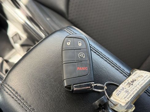 Used 2025 Jeep Compass Latitude AWD/4WD image 21