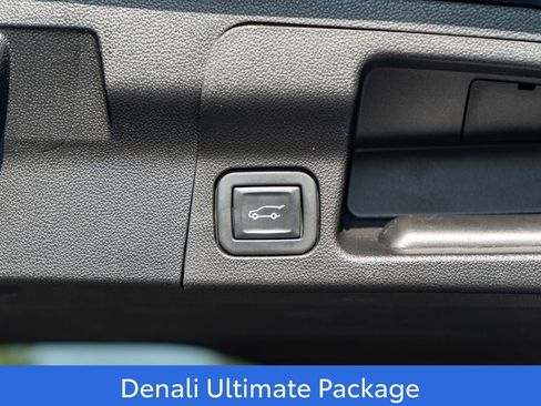 Used 2021 GMC Acadia Denali w/ Denali Ultimate Package image 11