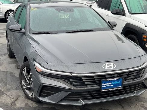 Certified 2025 Hyundai Elantra SEL FWD image 1