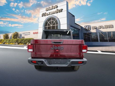 Used 2022 Jeep Gladiator Sport image 6