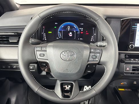 Used 2025 Toyota Camry SE FWD image 23