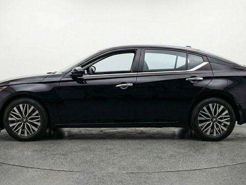 Used 2025 Nissan Altima 2.5 SV image 5