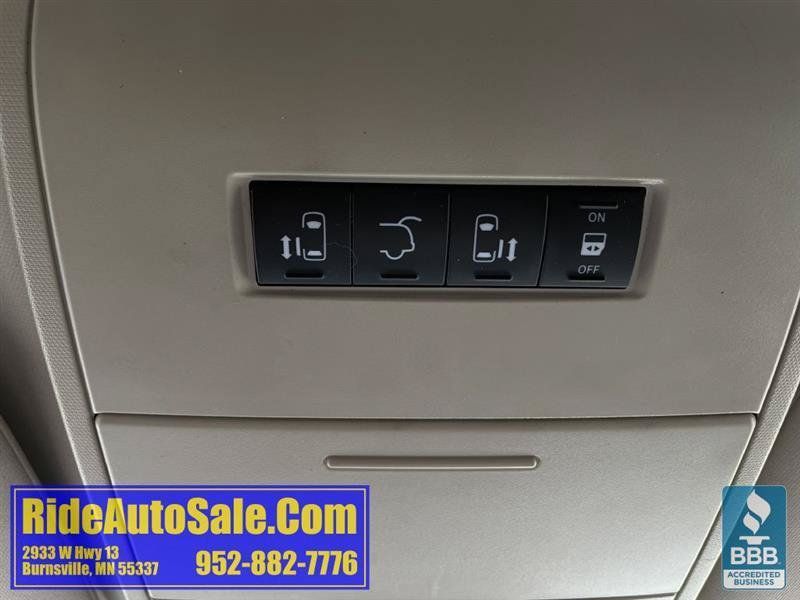 Used 2013 Chrysler Town & Country Touring-L w/ Driver Convenience Group FWD image 39