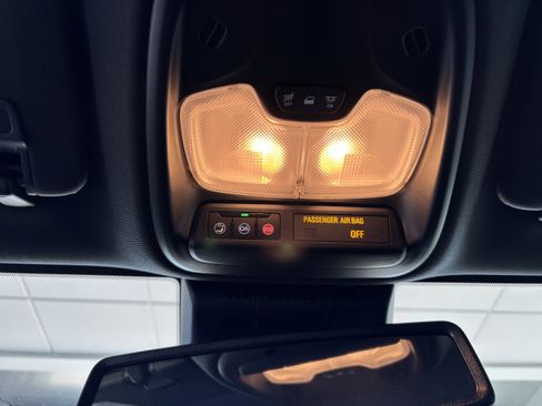 Used 2025 Chevrolet Colorado Z71 w/ Midnight Edition AWD/4WD image 19