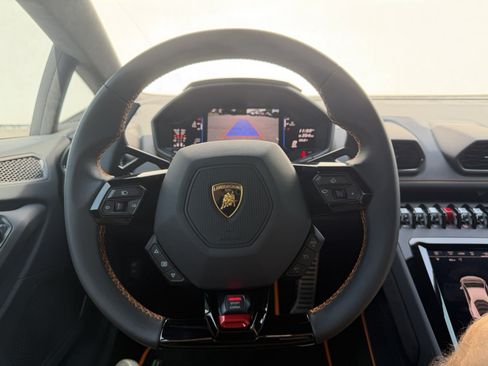 Used 2023 Lamborghini Huracan EVO RWD image 28