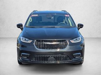 Used 2022 Chrysler Pacifica Touring-L FWD video 2