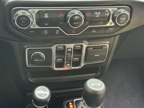 Used 2021 Jeep Wrangler Unlimited Sahara AWD/4WD image 20