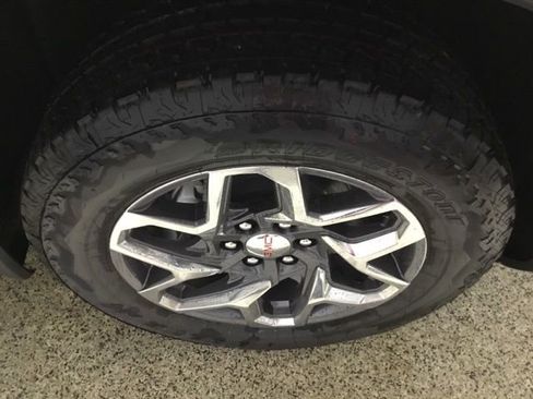 New 2025 GMC Sierra 1500 SLT w/ SLT Premium Package image 29