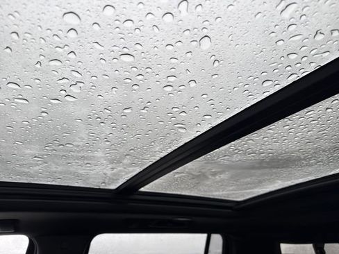 Used 2024 GMC Yukon XL Denali w/ Advanced Technology Package image 25