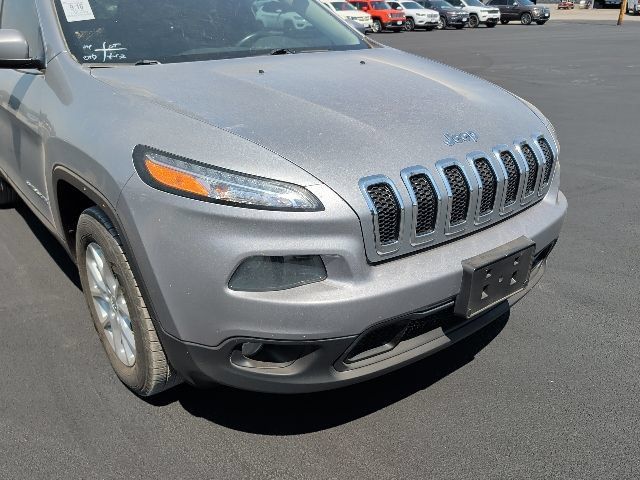 Used 2016 Jeep Cherokee Latitude AWD/4WD image 13