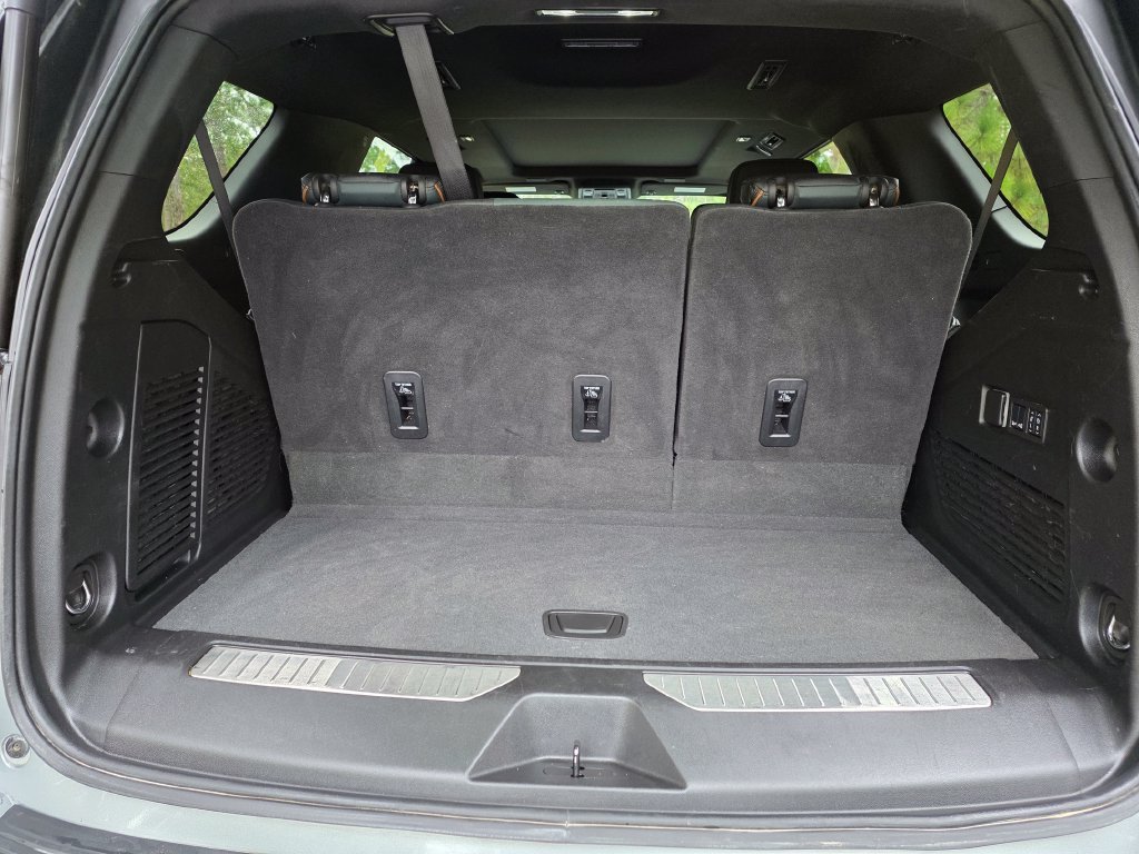 Used 2025 GMC Yukon AT4 AWD/4WD image 22