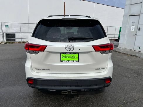 Used 2017 Toyota Highlander XLE AWD/4WD image 5