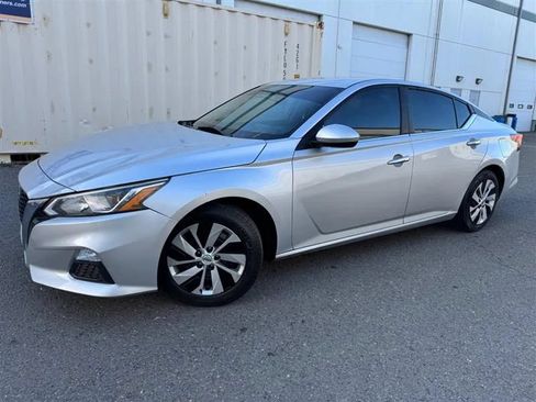 Used 2019 Nissan Altima 2.5 S FWD image 2