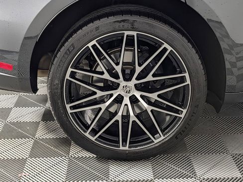 Used 2025 Porsche Macan image 15