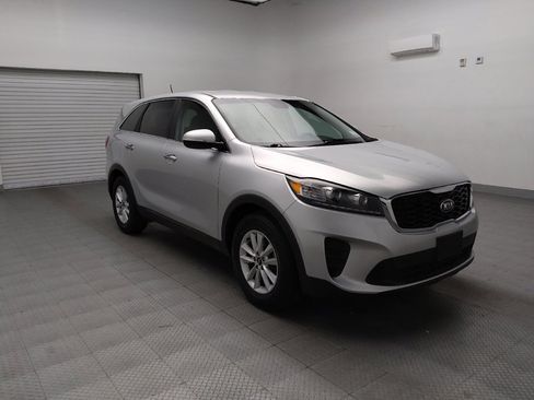 Used 2020 Kia Sorento LX image 13