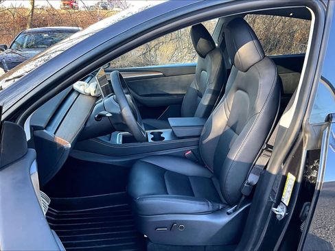 Used 2024 Tesla Model Y Performance image 8