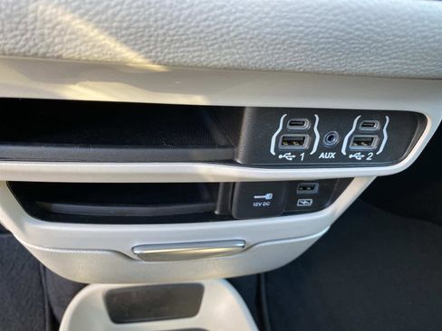 Certified 2022 Chrysler Pacifica Touring-L image 13