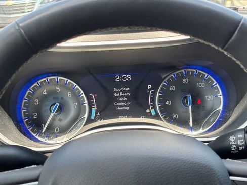 Used 2023 Chrysler Pacifica Touring-L FWD image 21