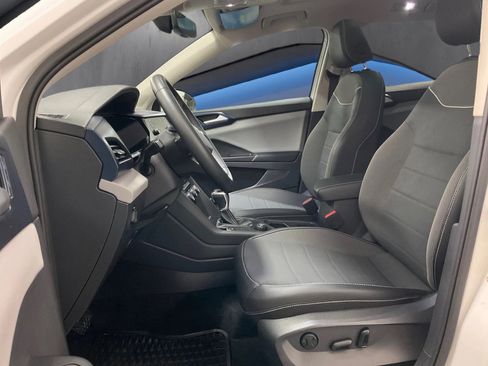 Certified 2023 Volkswagen Taos SE w/ Panoramic Sunroof Package image 4