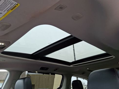 Used 2018 Chrysler Pacifica Limited image 14