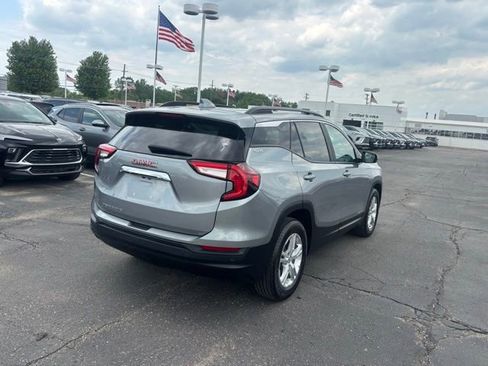 Used 2023 GMC Terrain SLE w/ Driver Convenience Package FWD image 5