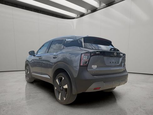 Used 2025 Nissan Kicks SR FWD image 3