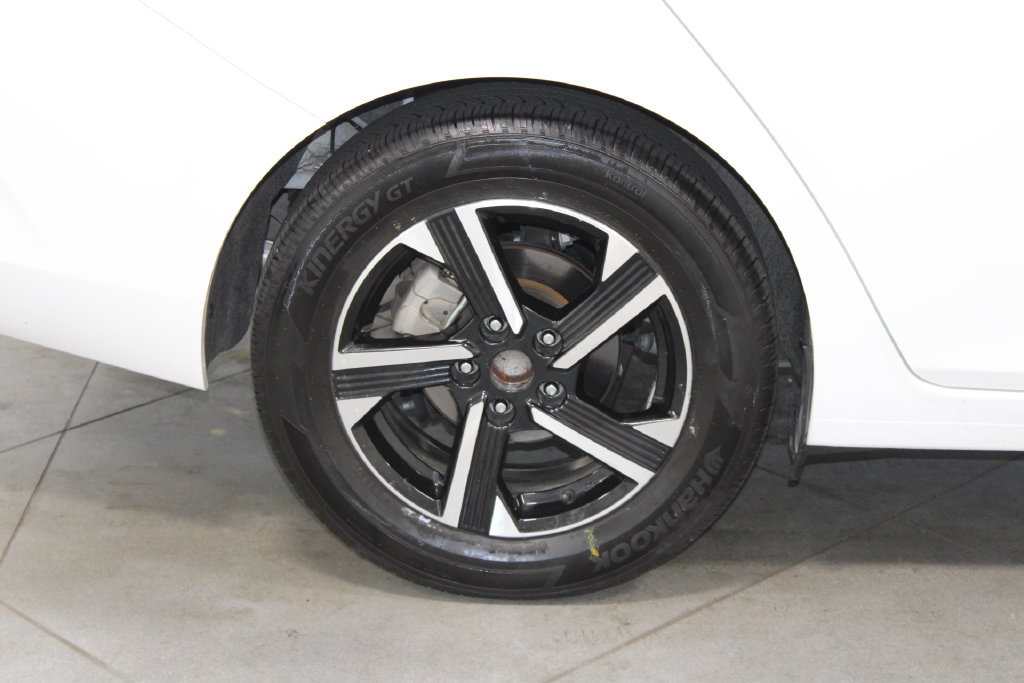 Used 2025 Nissan Sentra SV FWD image 13