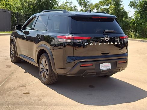 Used 2022 Nissan Pathfinder SV FWD image 2