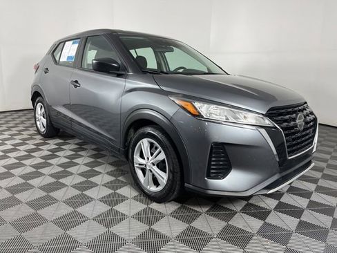 Used 2021 Nissan Kicks S FWD image 3