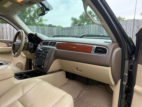 Used 2008 GMC Sierra 2500 SLT w/ Entertainment Package AWD/4WD image 16
