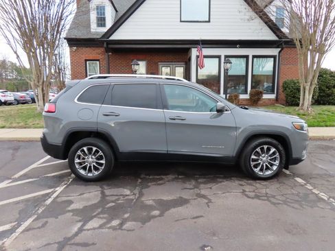 Used 2020 Jeep Cherokee Latitude Plus image 9