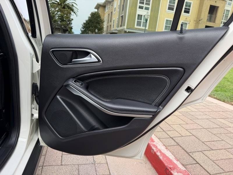 Used 2018 Mercedes-Benz GLA 250 4MATIC image 54